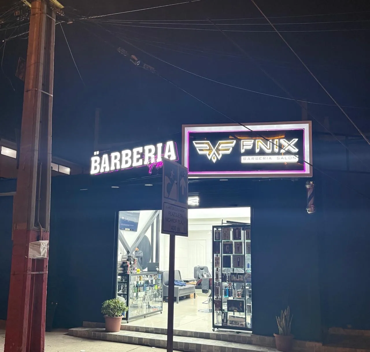 SedeBarbería Fnix sede Av. Angamos con Nicanor plaza 